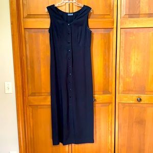 Black sleeveless dress